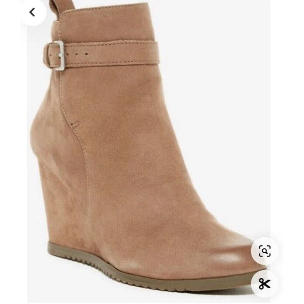 Gentle Souls By Kenneth Cole Gabriel Wedge Booties Suede Leather size 10 Brown